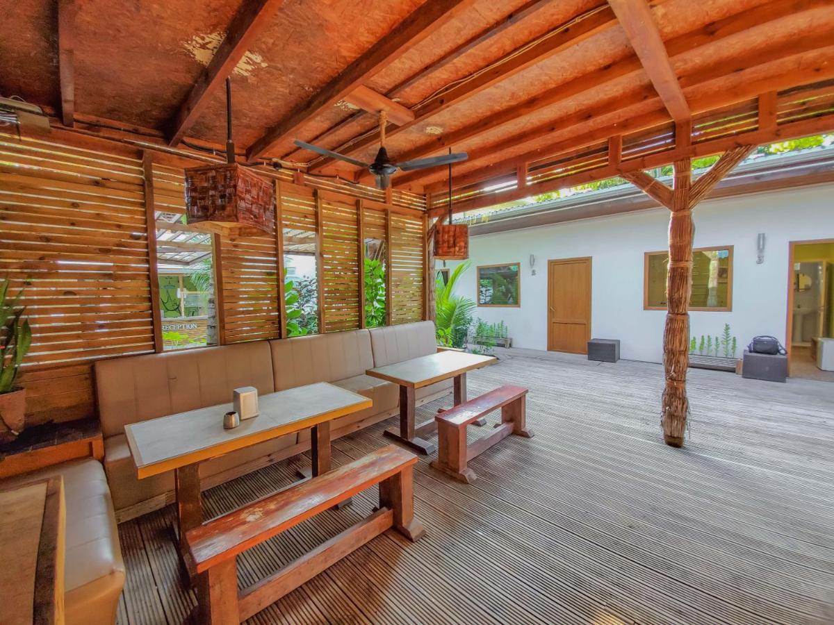 Dive Villa Thoddoo Exterior photo