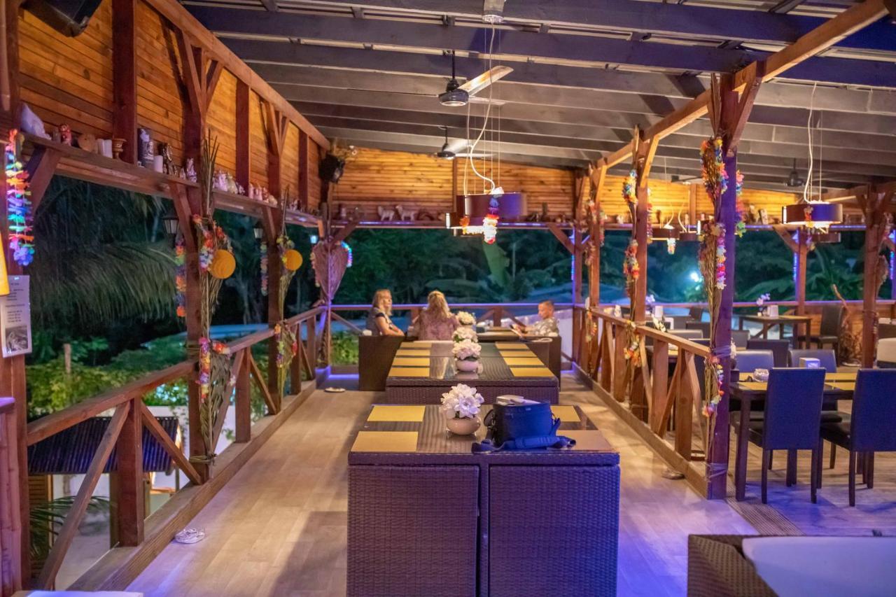 Dive Villa Thoddoo Exterior photo