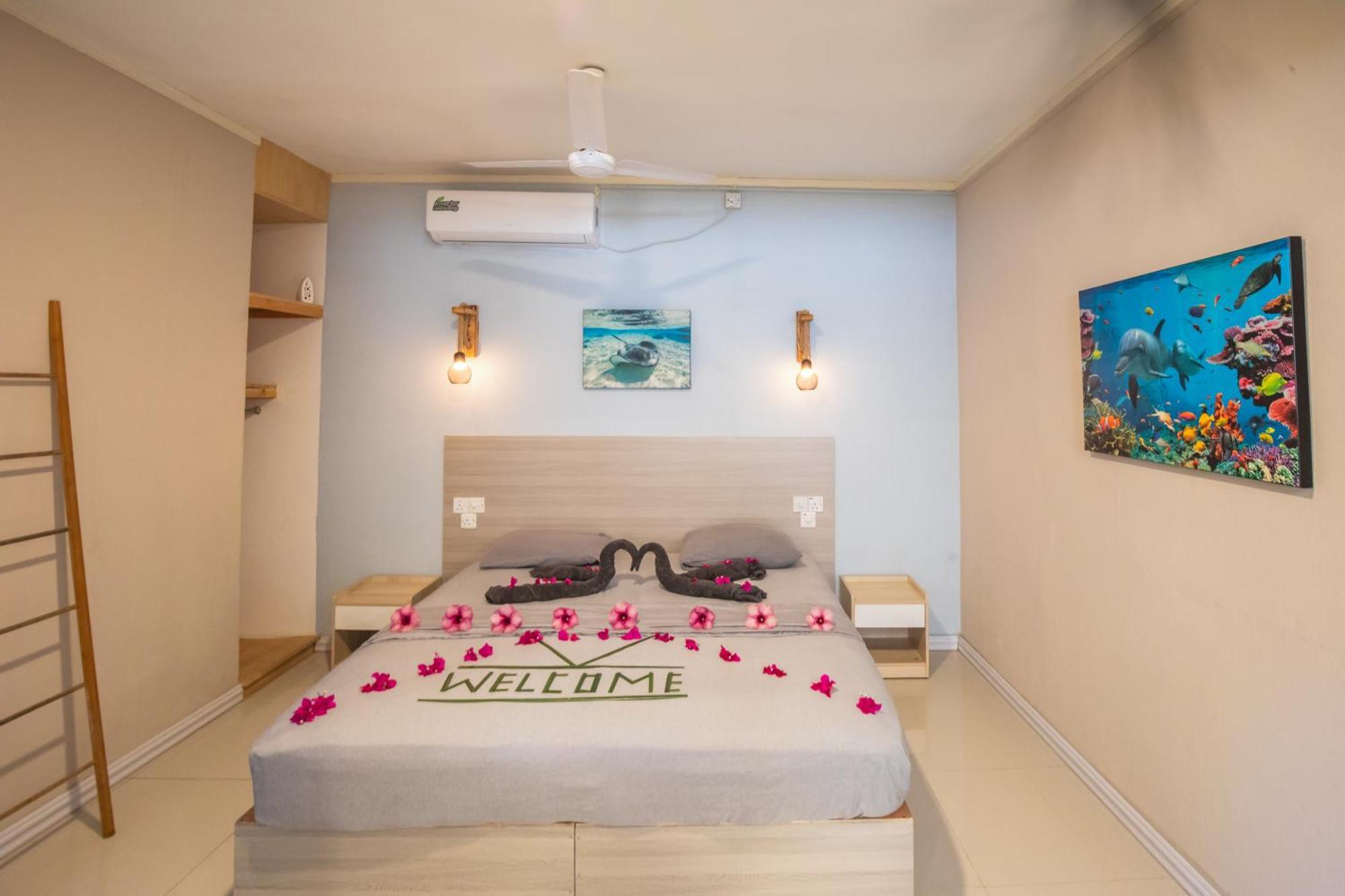 Dive Villa Thoddoo Exterior photo