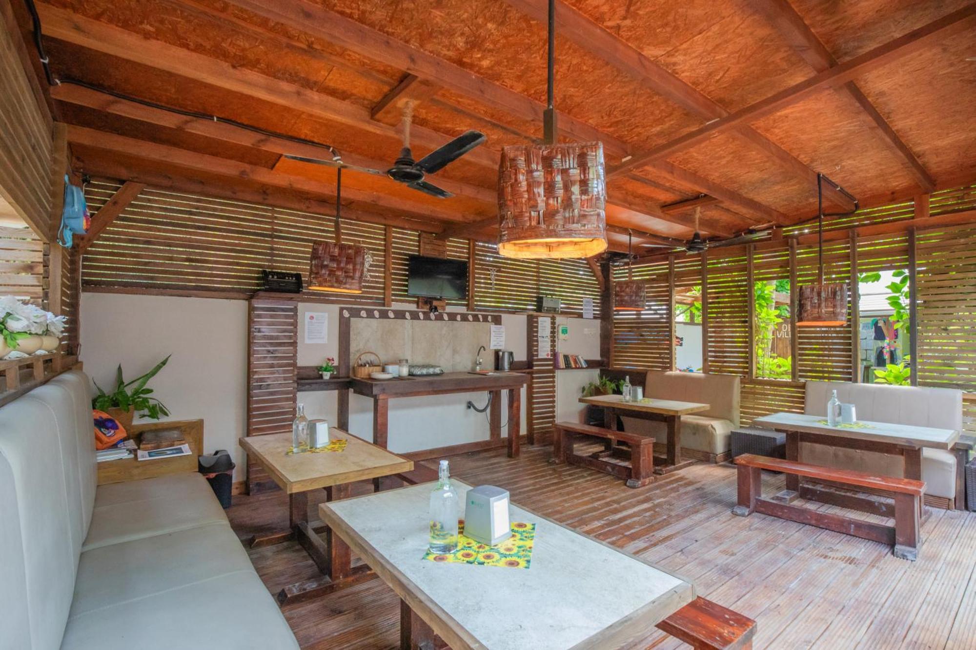 Dive Villa Thoddoo Exterior photo