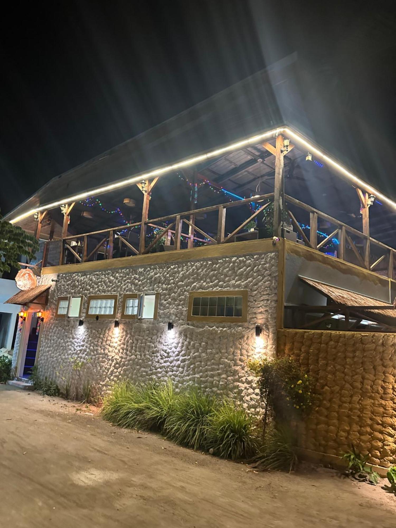 Dive Villa Thoddoo Exterior photo